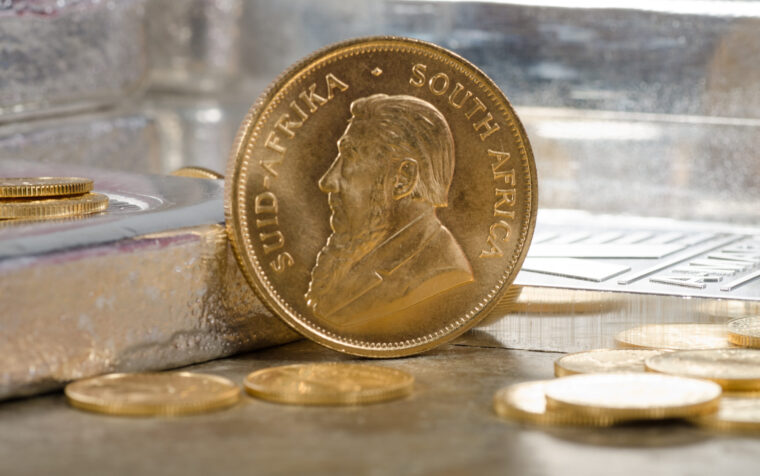 AU 1 oz Krugerrand goud met zilverstaven achtergrond scaled