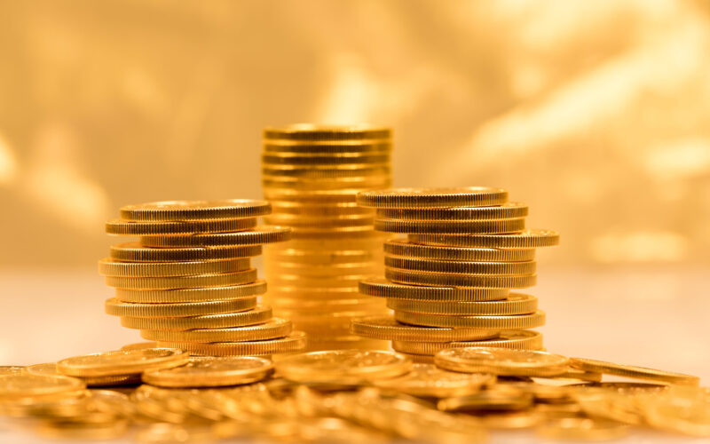 Stapeltje gouden munten scaled