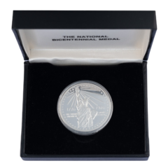 The National Bicentennial medal Doos Open websize